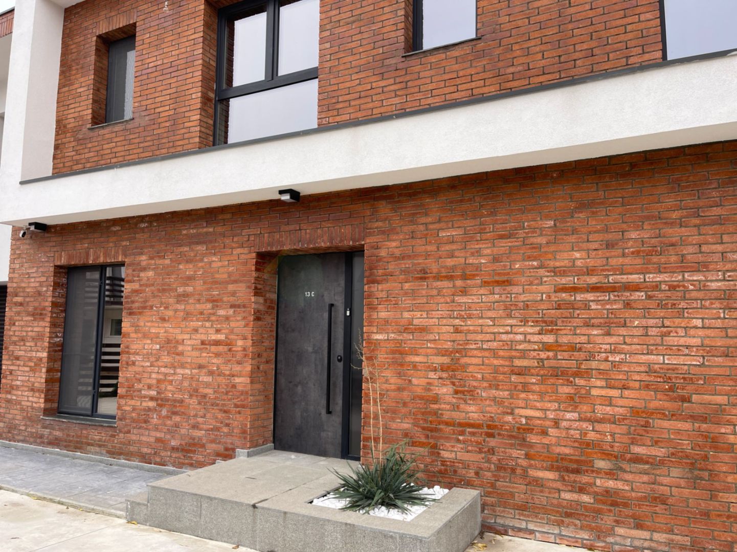 Eleganță și natură: vilă urbană exclusivistă în Tunari - Poză 19