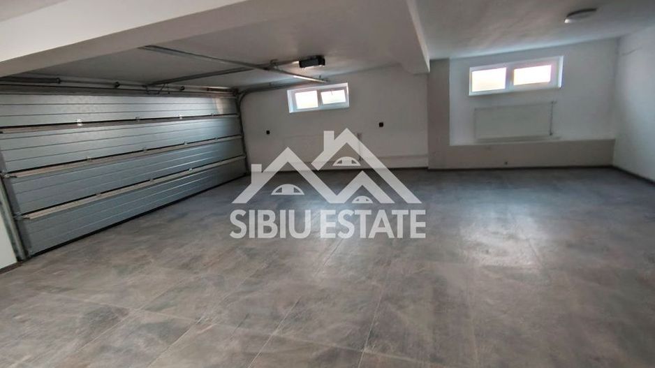 Casa Sibiu, intrare Selimbar, garaj, pivnita, curte mare - Poză 11