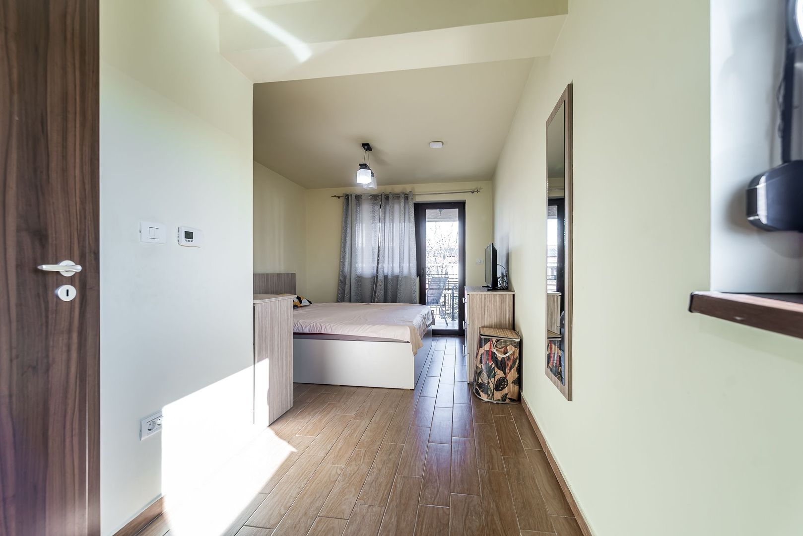 Casă cu5 camere, teren 720 mp, fotovoltaice 13 kW, Aradul Nou - Poză 12