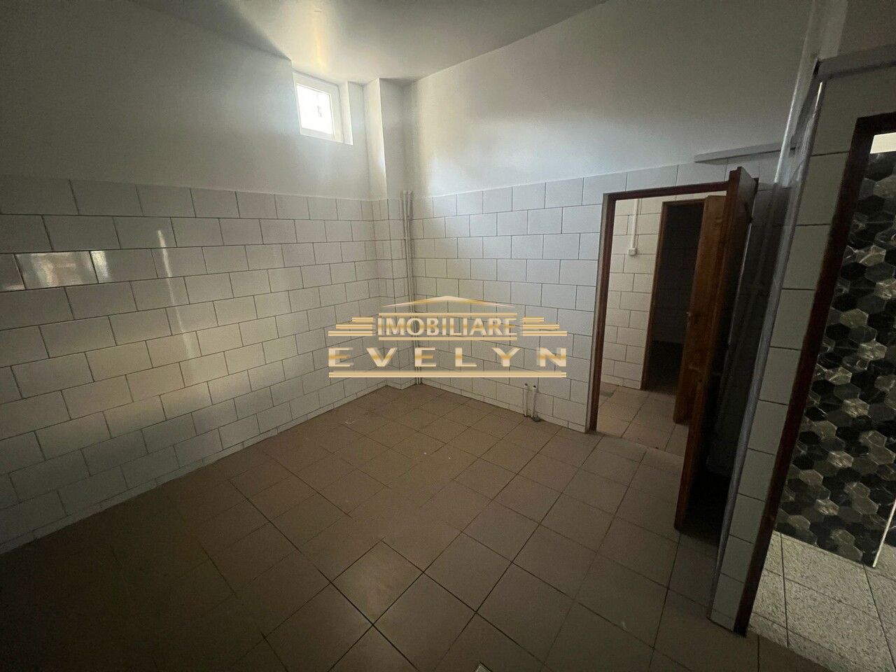 De Vanzare Spatiu Comercial, Zona Imparat Traian ( la 2 min. de MALL ), pret 81000 euro negociabil - Poză 2
