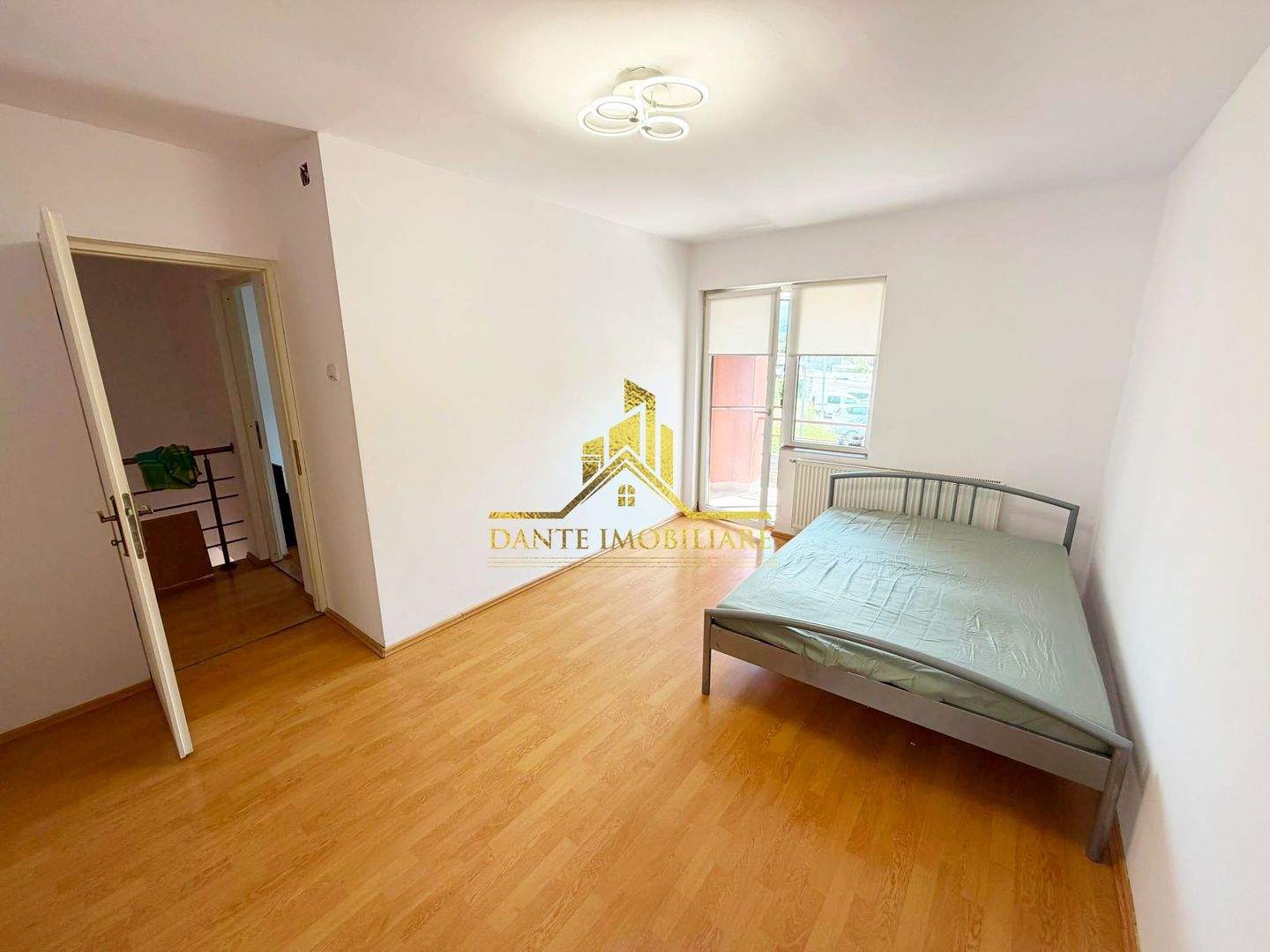 Casa, 4 camere, modern, parcare, curte, balcon, zona Semicentrala - Poză 6