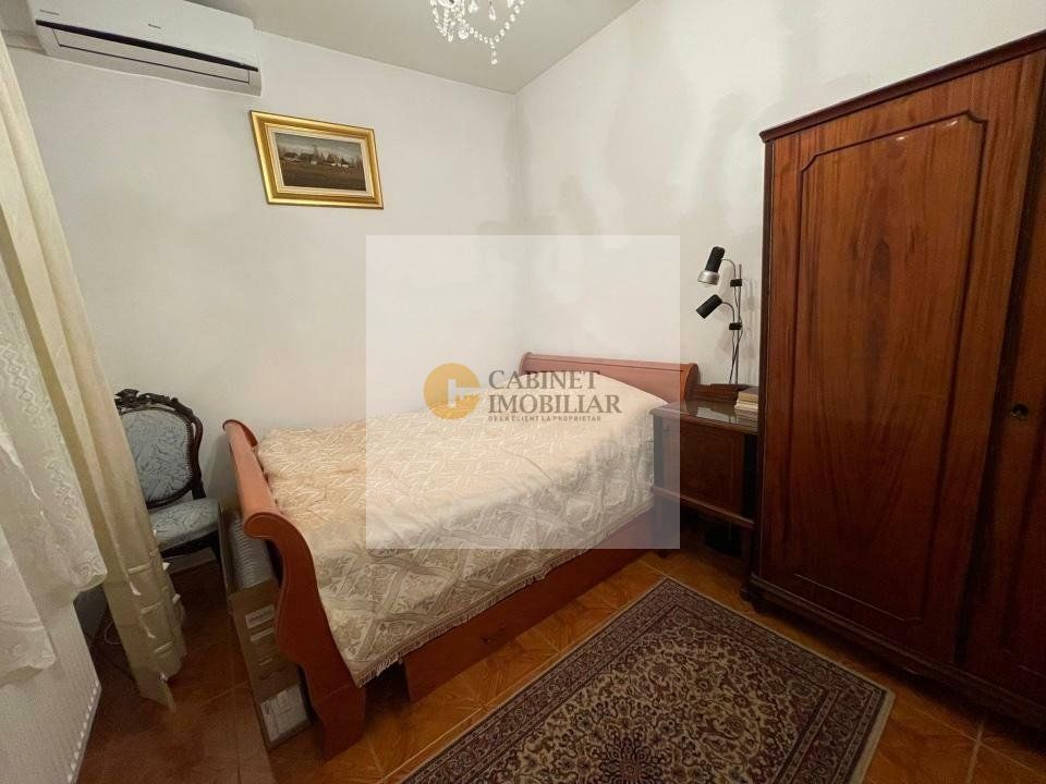 Vilă Spațioasă cu 7 Camere in Domenii – Locație Excelentă - Poză 2