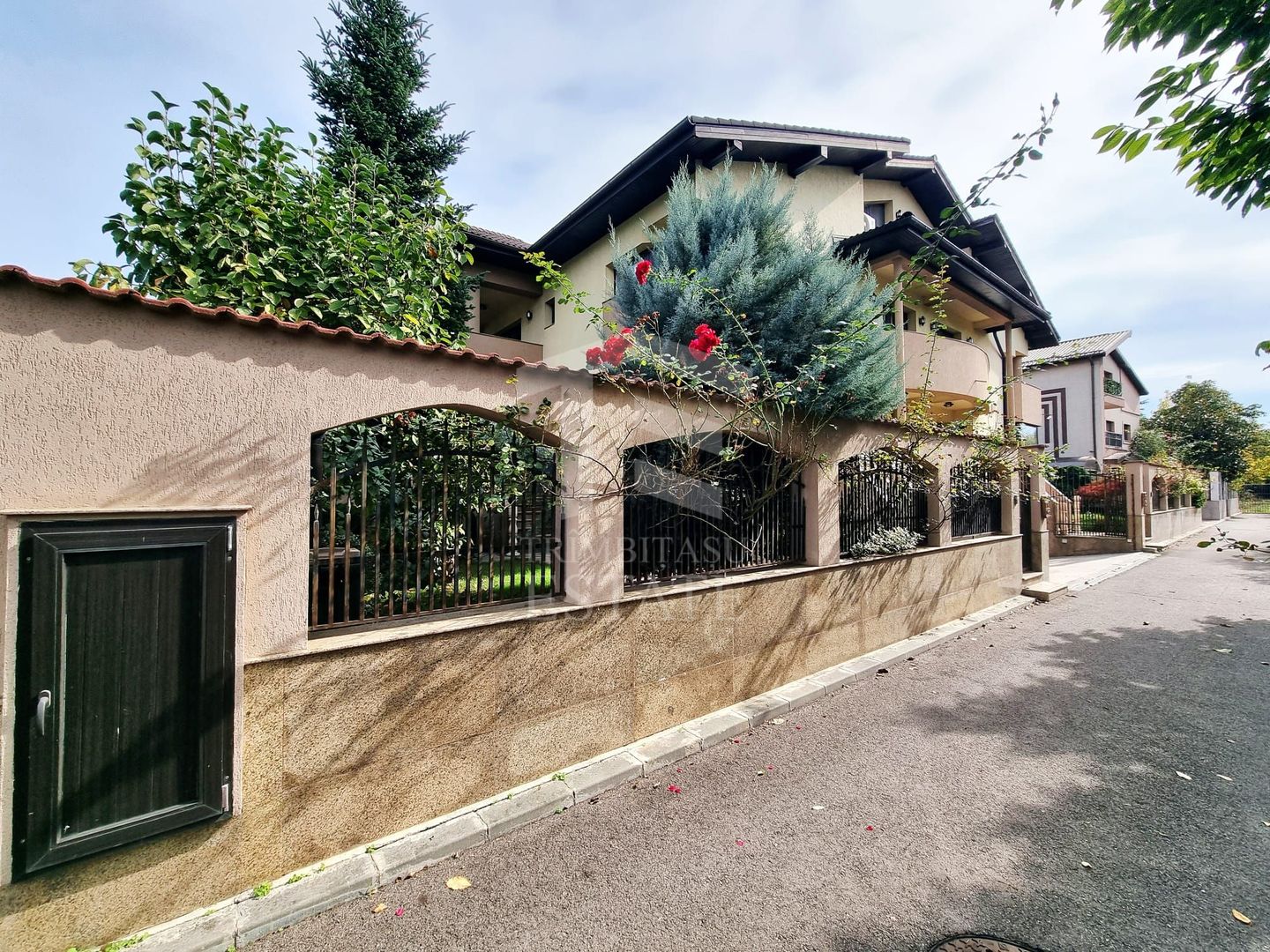 Vila 2 corpuri sector 6 -Valea Doftanei 650mp  teren 800mp - Poză 1