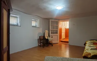 Casă individuală cu 3 camere, curte , în Sibiu, zona Lupeni - Poză 11