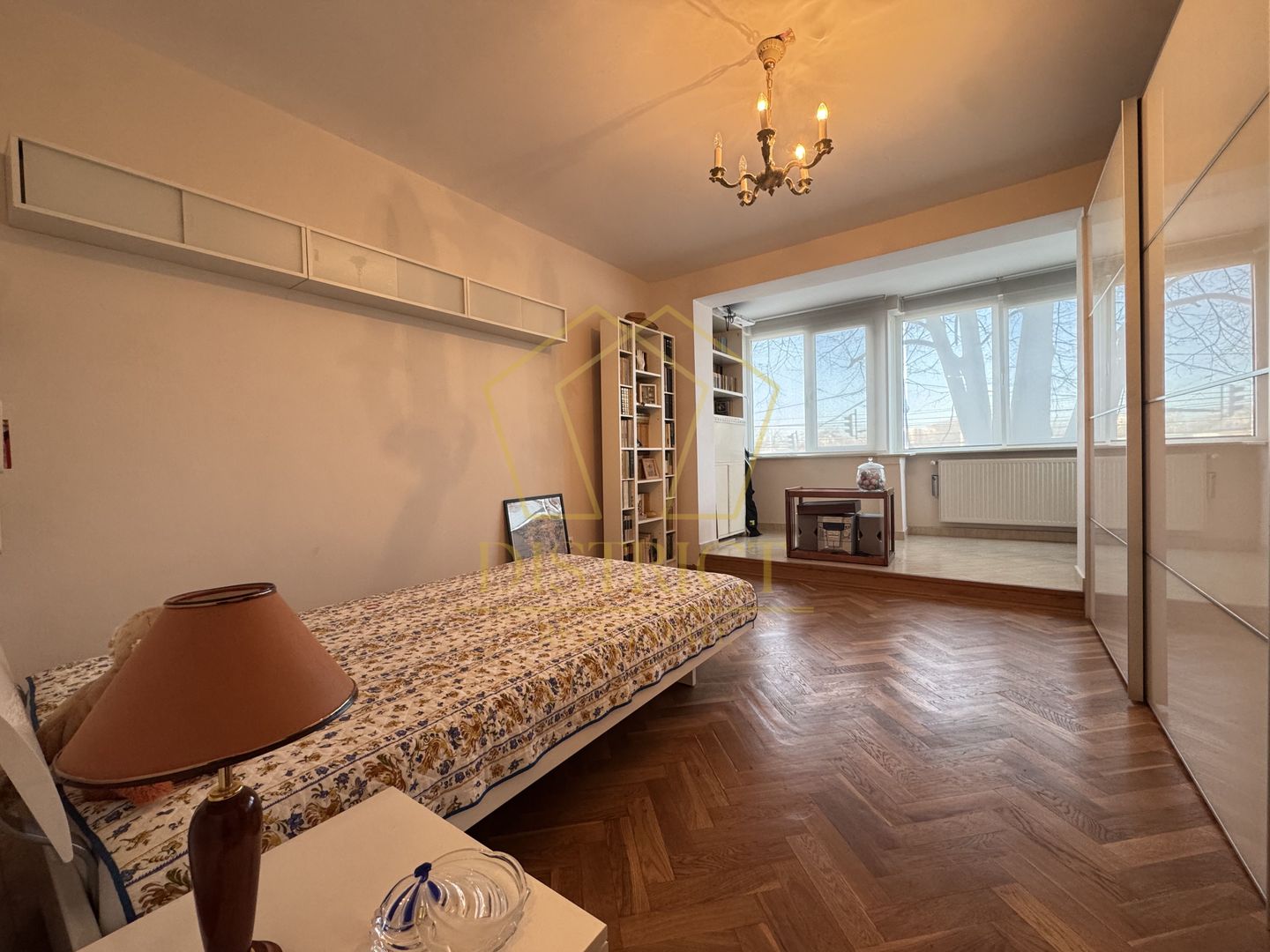 Apartament spatios cu 4 camere si garaj | Spitalul Judetean - Poză 7