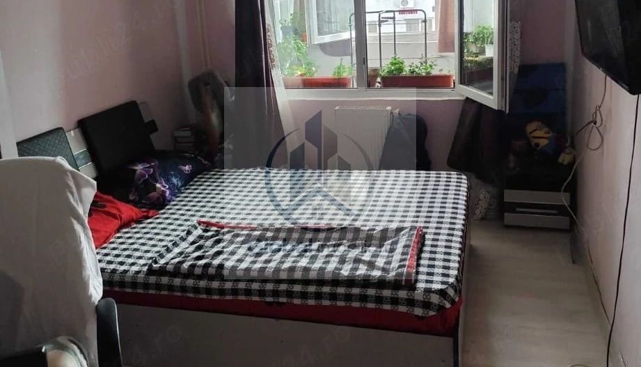 Vând apartament 4 camere zona Crangasi - Poză 1