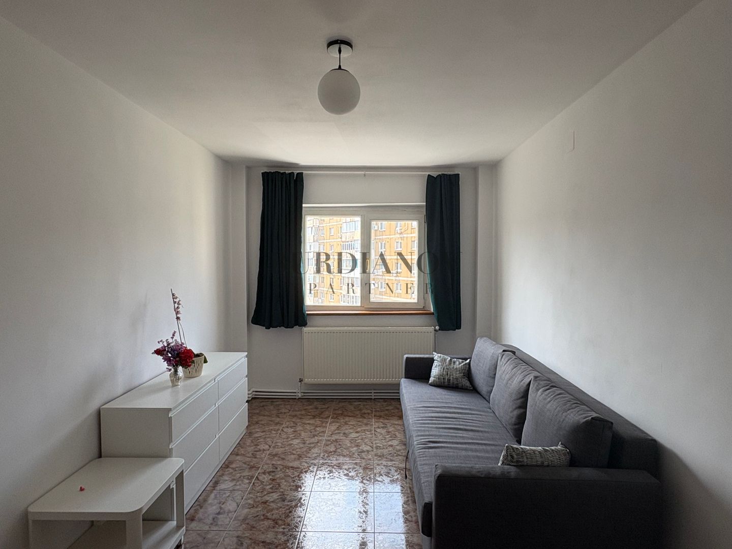 Apartament cu 4 camere  - centrală proprie - Tineretului - Timpuri Noi - Poză 1