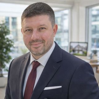 Stefan Chiochiu - CLEVER IMOBILIARE