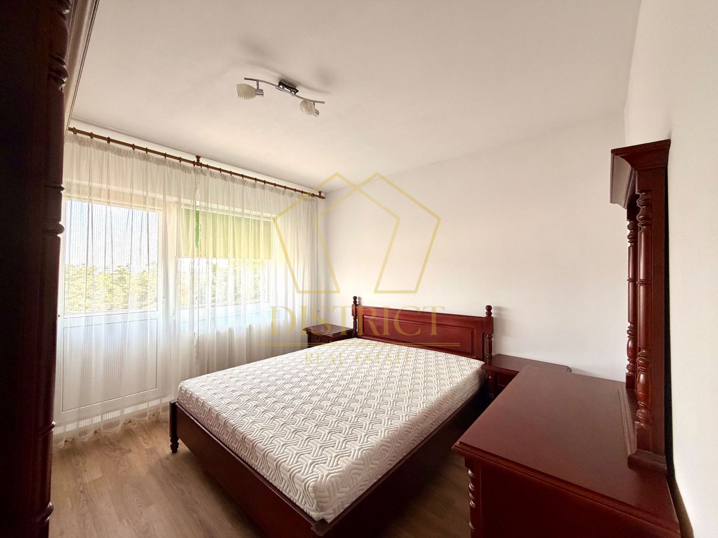 Apartament decomandat cu 2 camere | Steaua - Poză 6