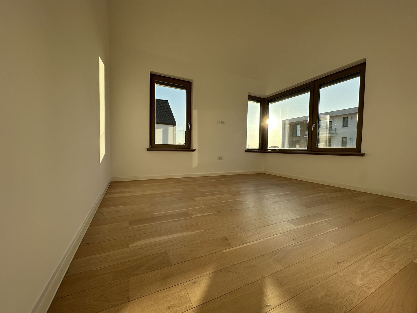 Casa cu 4 camere - Dumbarvita - Poză 16