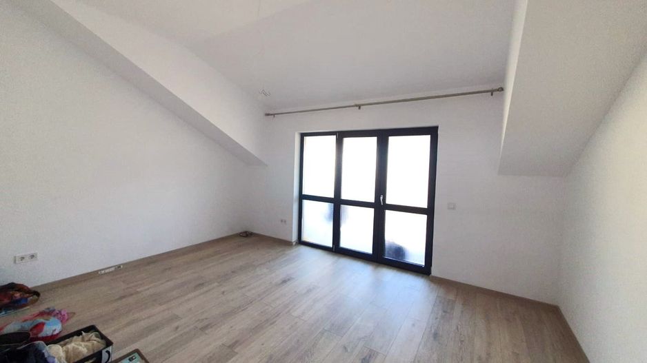 Locuință modernă, 2 camere decomandate, bloc tip vilă, Sânpetru - Poză 7