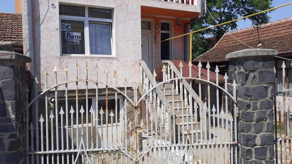 Ag. EUROPA vinde parterul unei case cu 2 etaje în zona Carpați 2. - Poză 6