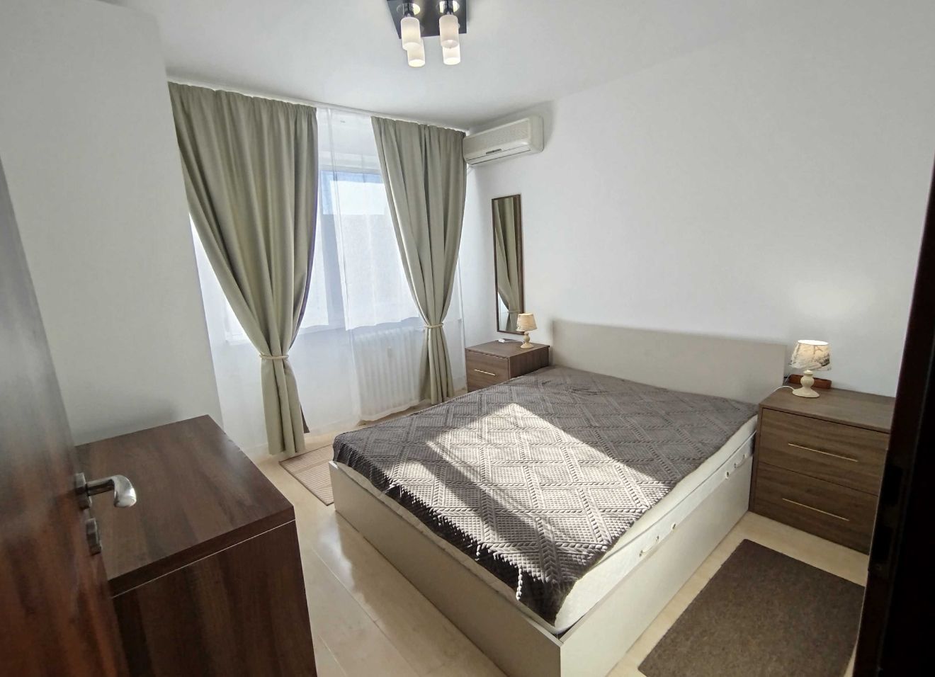 AP. 2 CAMERE TEI RENOVAT, MOBILAT/UTILAT MODER, BUCATARIE INCHISA. - Poză 1