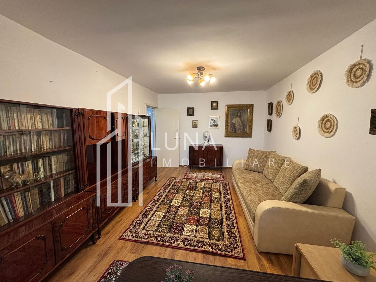 Apartament 3 camere – complet mobilat și utilat, recent renovat - Poză 3