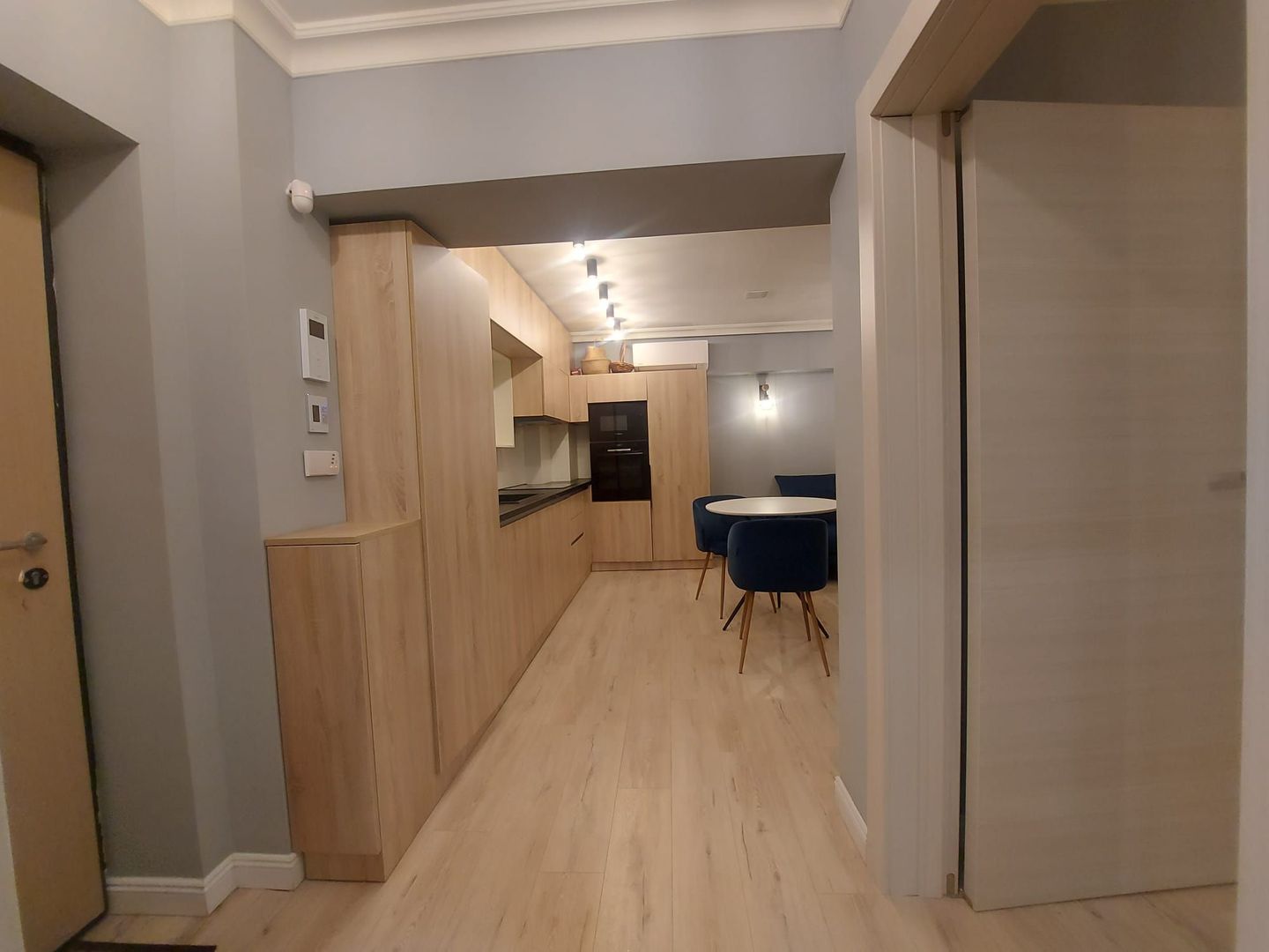 Smart Boutique / Finisaje Premium | Mihai Bravu - Mall Vitan - Poză 5