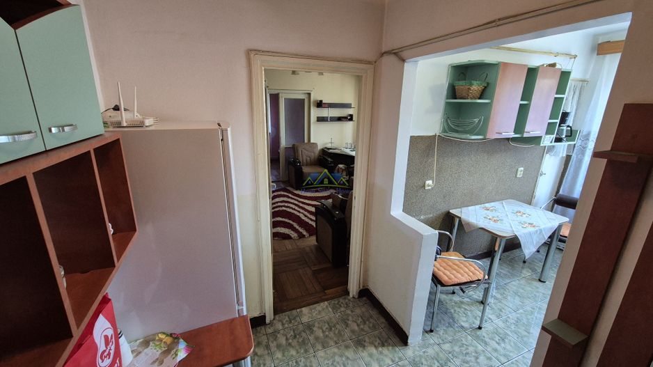 Inchiriez apartament 3 camere zona Teatru-Tomas, et 1, semimobilat! - Poză 1