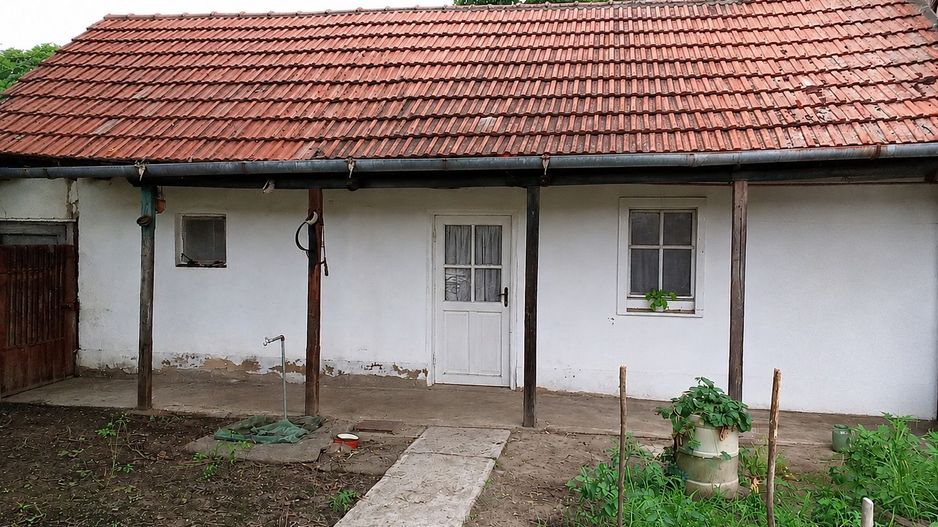 Casă de vânzare cu teren generos în Valea lui Mihai - Poză 11