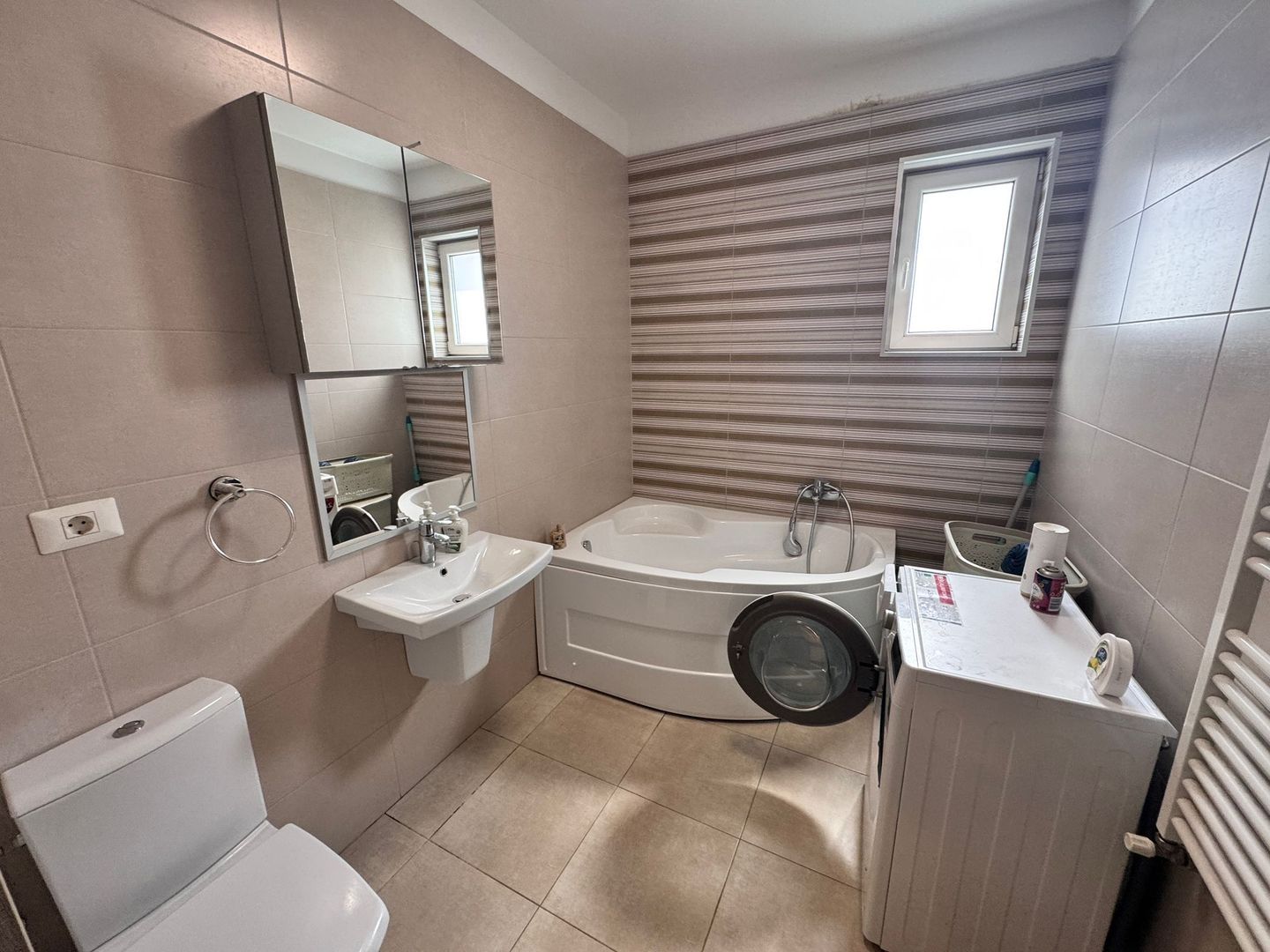 AP. 2 CAMERE, LOC DE PARCARE, CENRALA, BUCATARI INCHISA, CURTE 70 MP - Poză 4