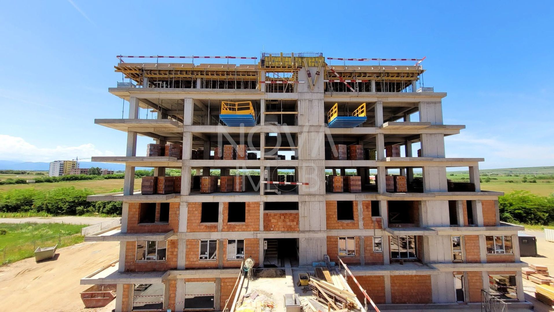 Apartament 2 camere, decomandat, ansamblu nou Calea Surii Mici - Poză 2