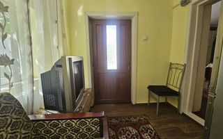 Casă  4 camere cu 2 intrări, garaj și teren 1751mp– Cobadin - Poză 6