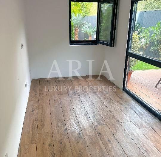 LUXURY APARTMENT WITH GARDEN - Poză 11