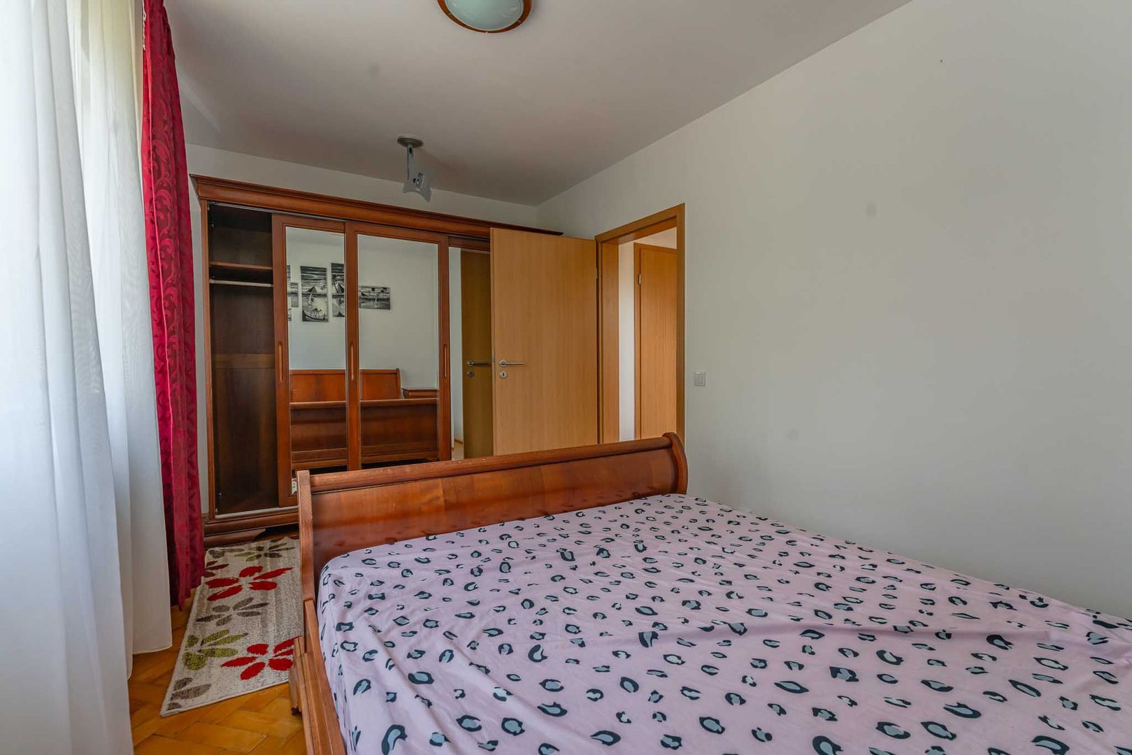 Apartament mobilat si utilat cu loc de parcare - Poză 9
