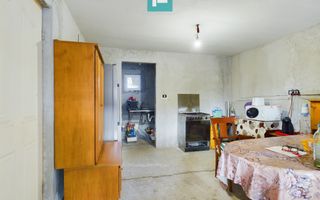Casă cu 4 camere + anexe   în Șofronea - Poză 5