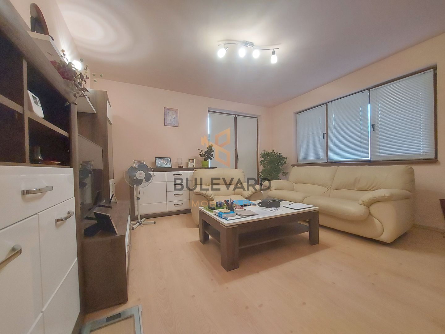 Apartament cu 3 camere/62,5mp/garaj/zona linistita! - Poză 1