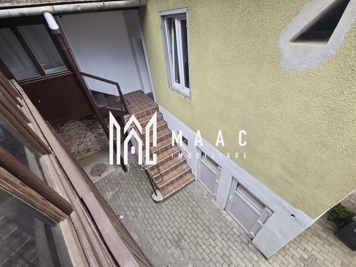 Apartament 3 camere curte privata zona Centrala - Poză 11