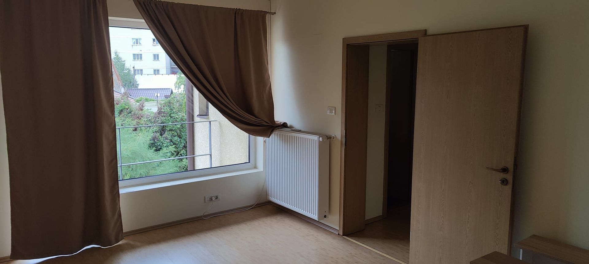 Vila spatioasa ideala pentru diferite activitati sau ptr.locuit -NEMOBILATA - Poză 10