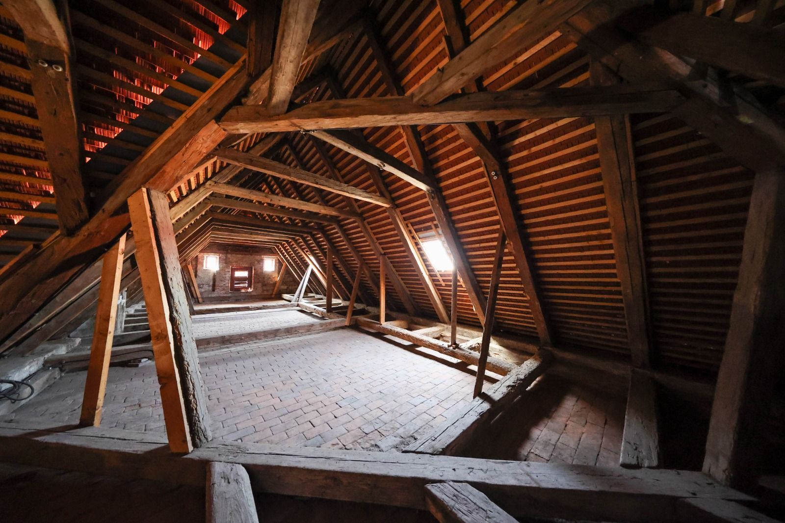 Casă Săsească Autentică cu Șură Impresionantă în Cristian – Teren 2729mp - Poză 34