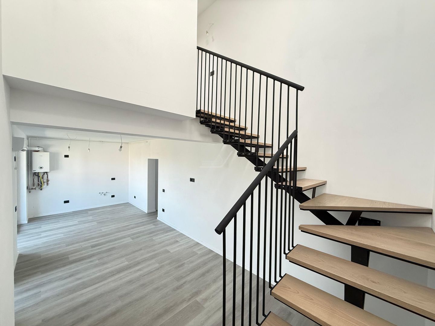 Ap pe 2 niveluri. 3 camere, 2 bai. 2 locuri de parcare. - Poză 7