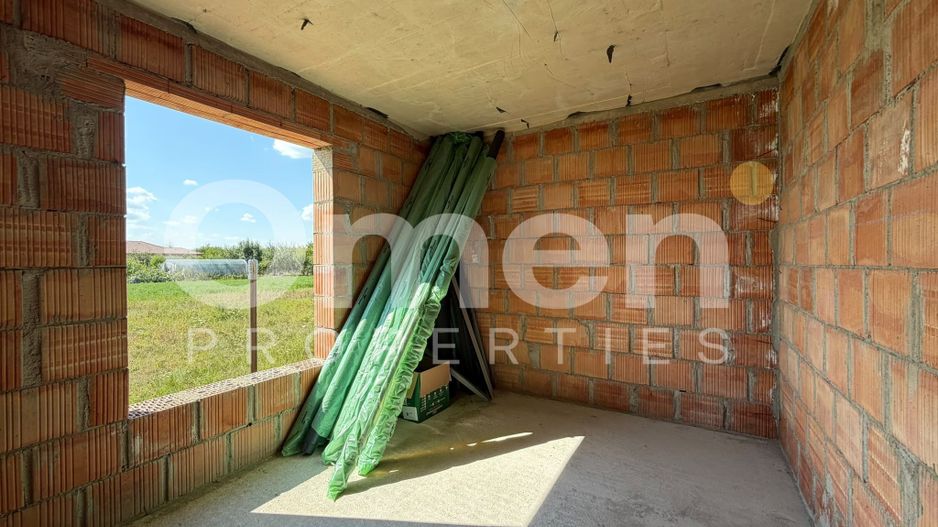 Casa la rosu de vanzare | 120 mp | 5 ari de teren | sat Sasar - Poză 4