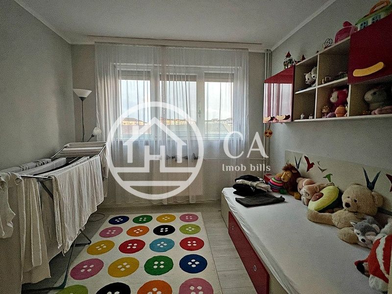 Apartament de vânzare cu 3 camere în zona Rogerius, Oradea - Poză 7