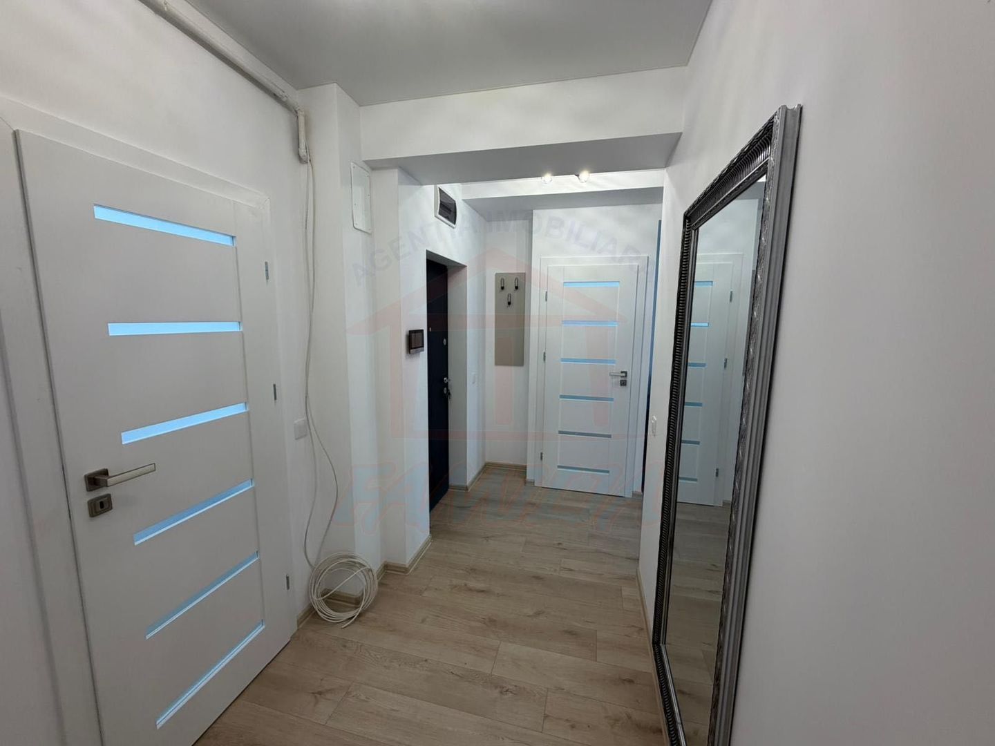 Inchiriere apartament 2 camere, Micro 14, 58 mp, 550 EURO/Luna - Poză 6