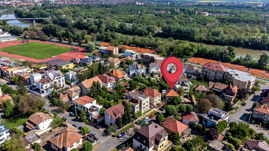 REPOZITIONARE PRET!!! Proprietate rară în zona de lux a Aradului - Poză 8