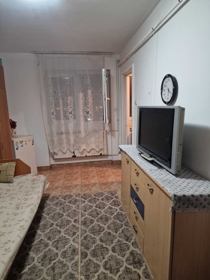 BRASADAS vinde garsoniera 21mp la etajul 4/4 pe Bd Closca. - Poză 2