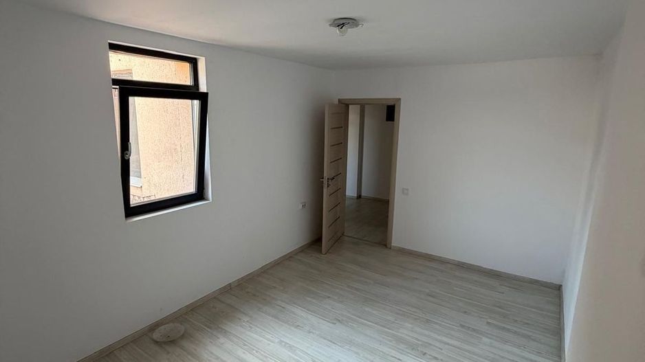 Apartament 3 camere în vilă P+1,  curte Inacului - Poză 1