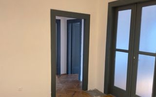 Apartament ULTRACENTRAL, 4 camere, decomandat - Poză 3