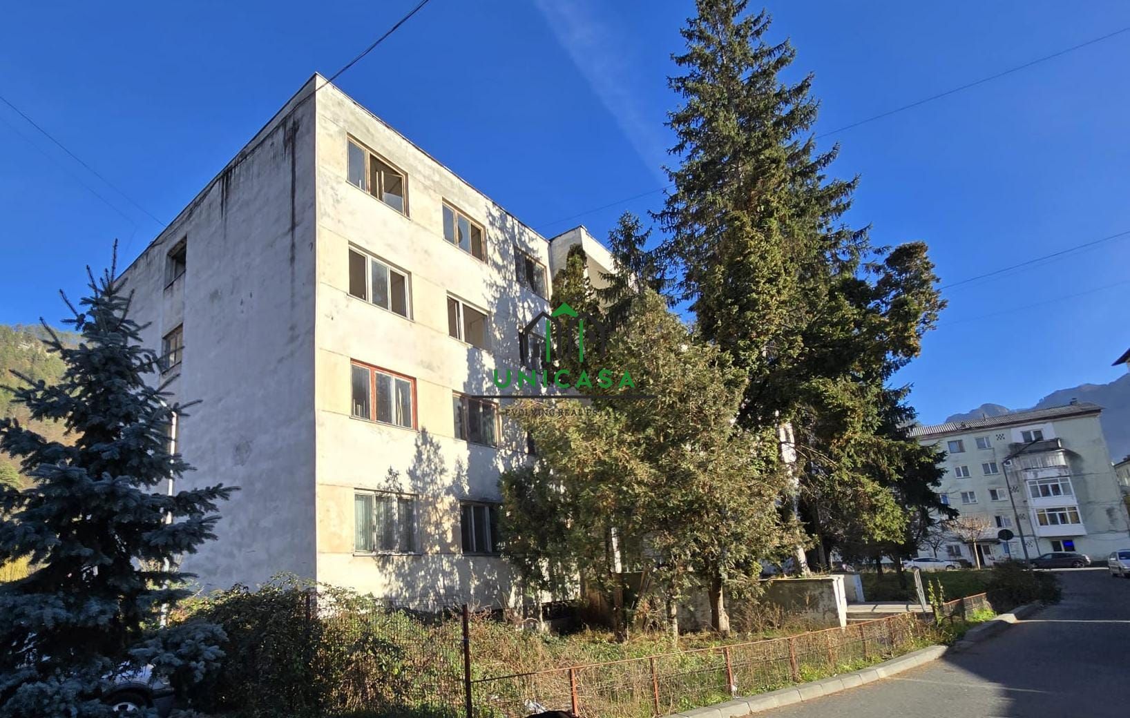 Bloc de apartamente - Brezoi - Poză 4