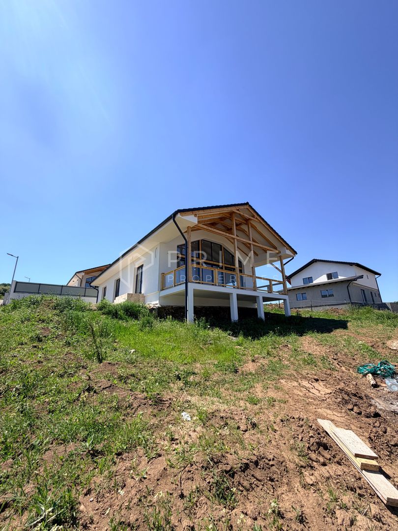 Vilă chalet modern cu perete panoramic de sticlă - Livezeni, Mureș - Poză 1