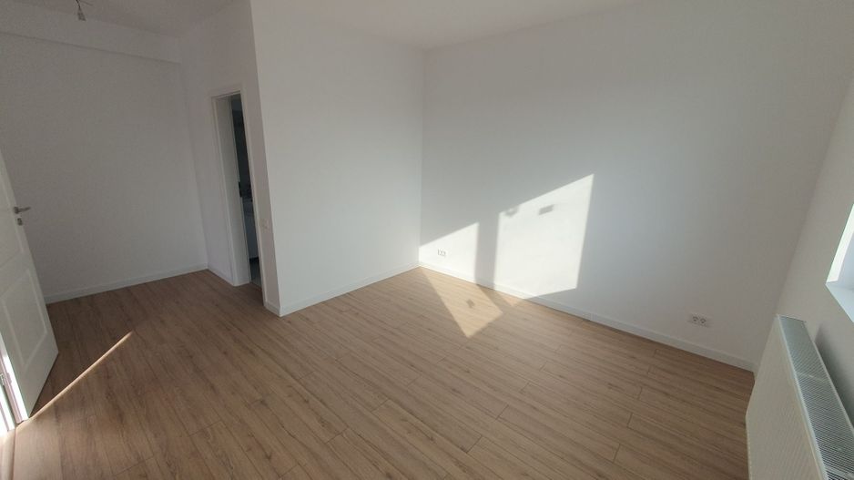 Casa dintre lacuri, Crevedia, cartier nou. - Poză 11