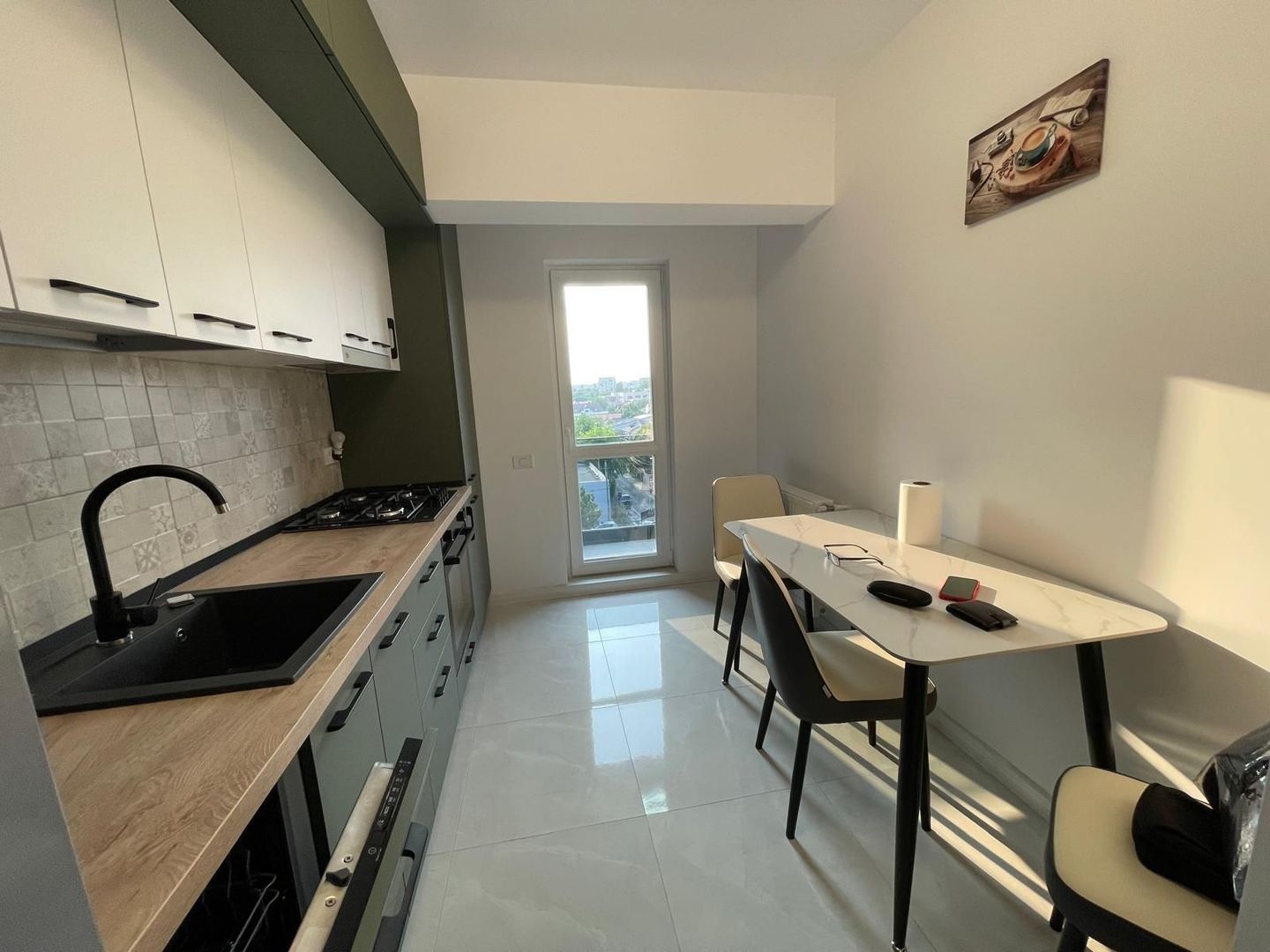 AP. 2 CAMERE- APARATORI,PARCARE INCLUSA, MASINA DE SPALAT VASE, METROU - Poză 7