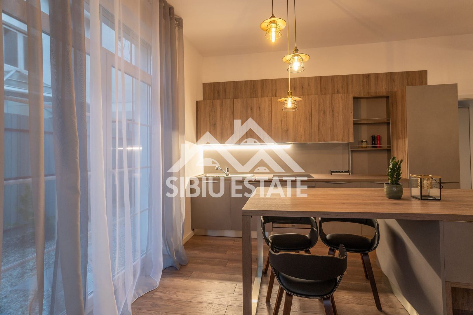 Apartament de inchiriat 3 camere cu grădină-Zona Calea Cisnadiei - Poză 4