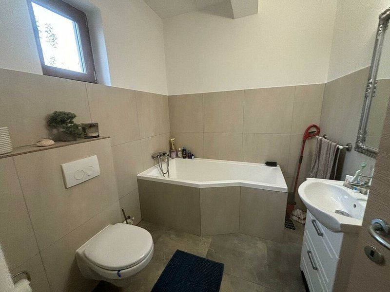 Vilă cu 4 camere de vânzare Dumbravita 144 mp - Poză 9