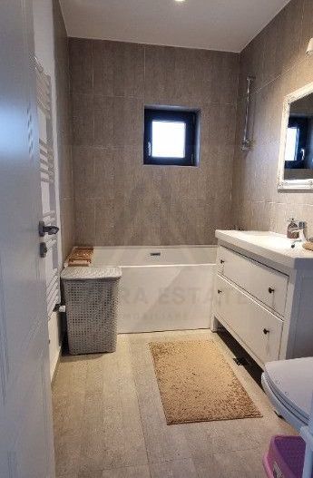 Apartament premium 73,2 mp + 2 balcoane  Etaj 1 parcare  in Șelimbăr - Poză 9