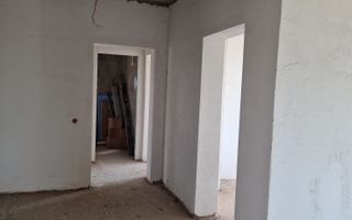 Vand vila la rosu cu teren 2700mp - Poză 6