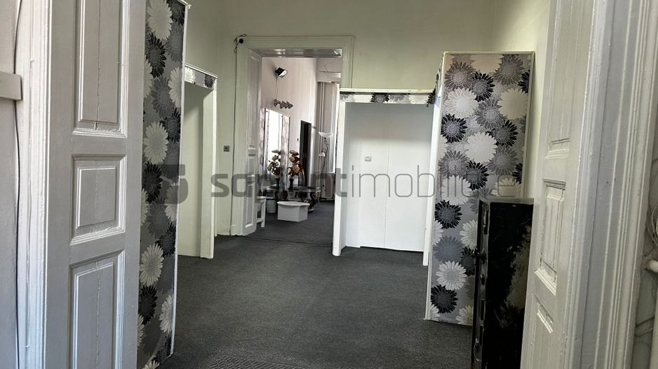 Apartament la casa cu 4 camere si acces auto, ultracentral - Poză 7