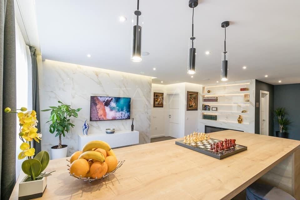 Apartament modern cu 3 camere,  balcon de 10mp și 2 locuri de parcare. - Poză 3