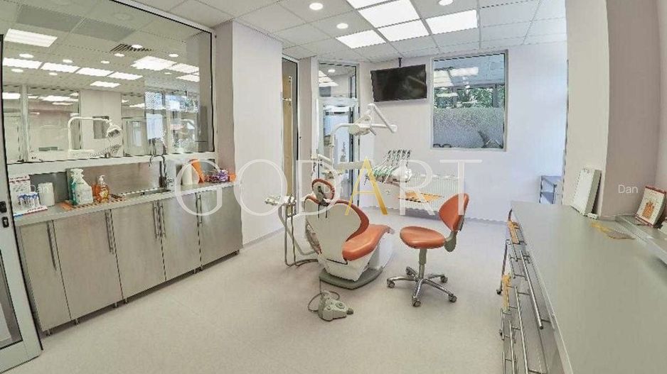 SPAȚIU COMERCIAL ULTRACENTRAL | PARCARE PRIVATA - Poză 2